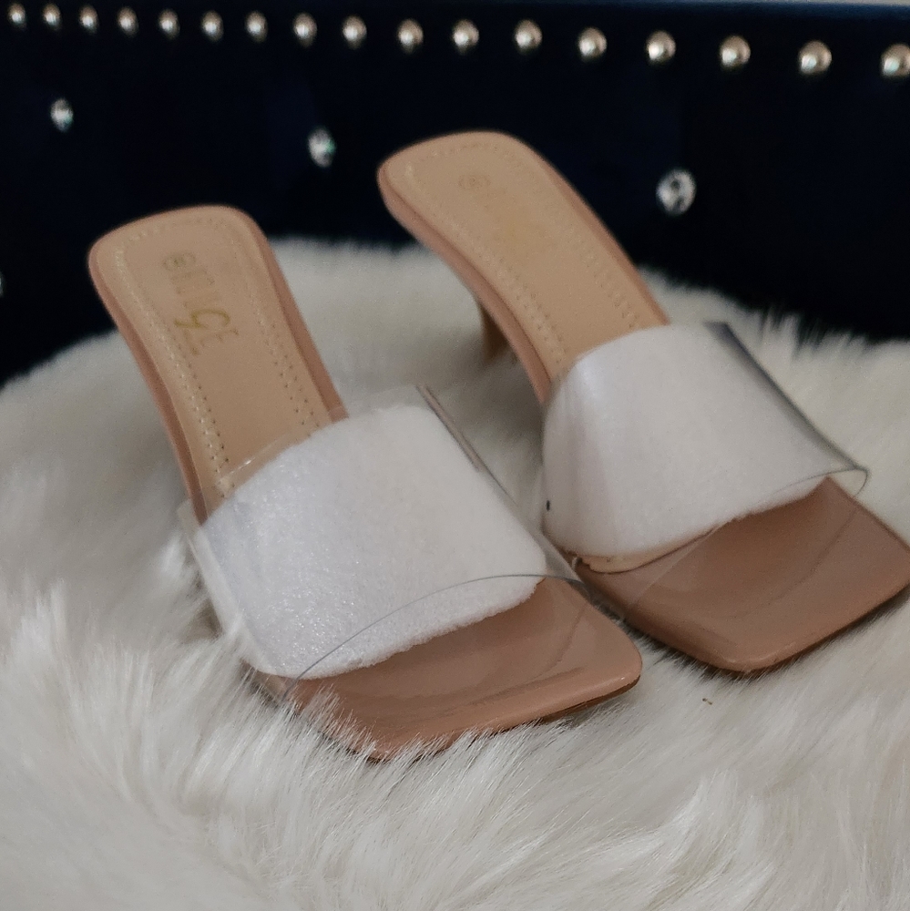 NWT !! ROUGE SANDALS !! - Picture 1 of 7